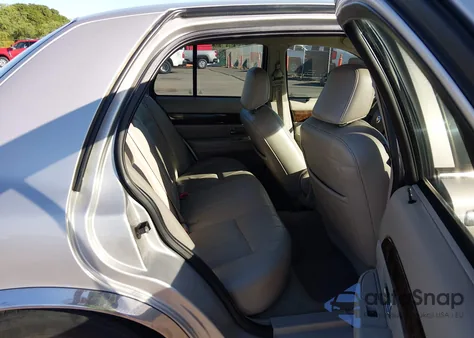 2010 Mercury Grand Marquis Ls (Fleet Only) z USA, uszkodzony, nr VIN 2MEBM7FV2AX638406